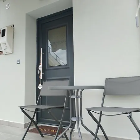 Black Eagle Apartment