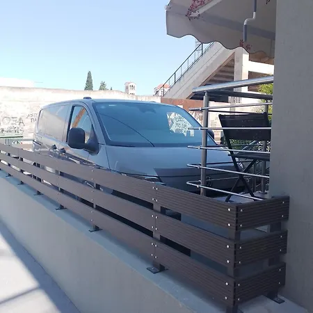 Black Eagle 公寓 *